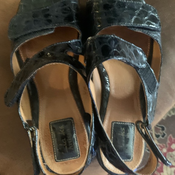 Clark’s Black patent sandals - Picture 1 of 3